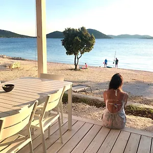 Buqez Eco - Beachfront 20 & House 42 Vakantiehuis